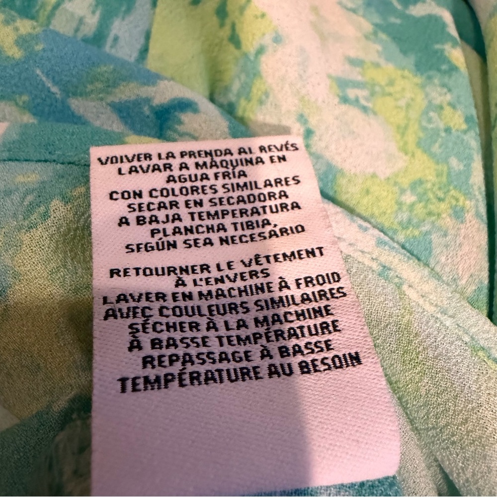 Ruby Rd. Plus 20W Abstract Print Button Front Blo… - image 9